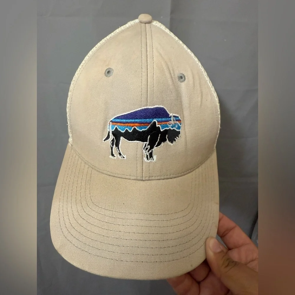 Patagonia Hat Cap Snap Back Mesh Fitz Roy Bison Buffalo Beige One Size Trucker